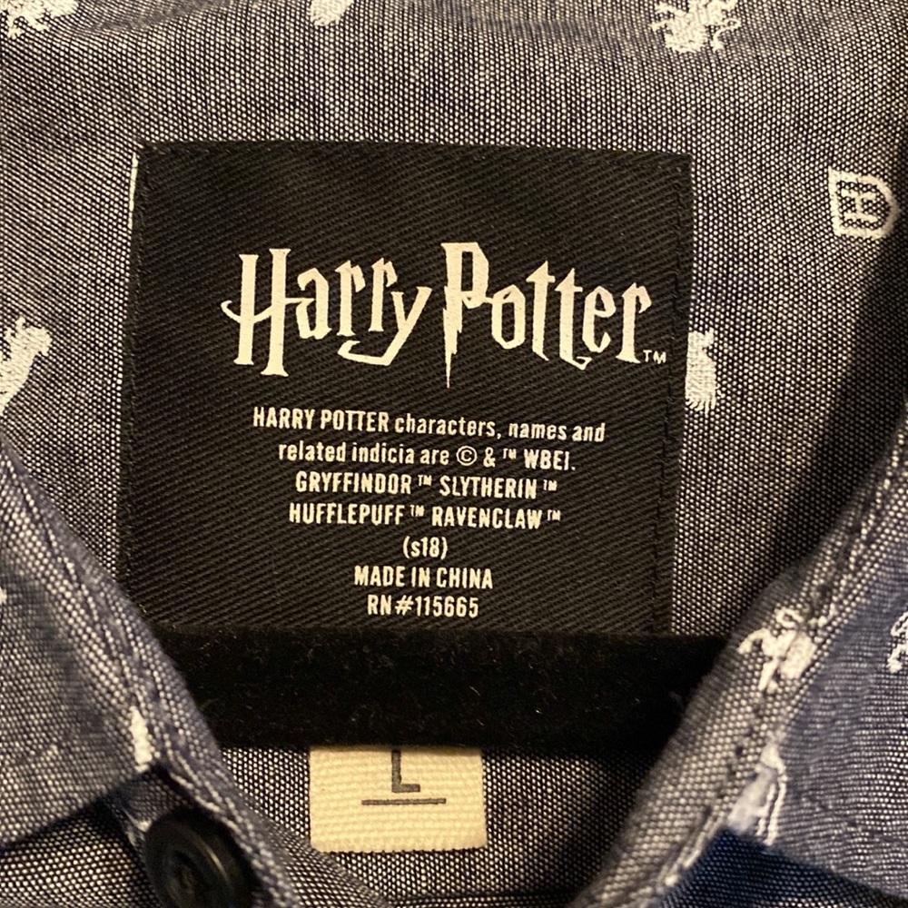 Harry Potter Button Down Shirt perfect quality reposhing it didn’t fit